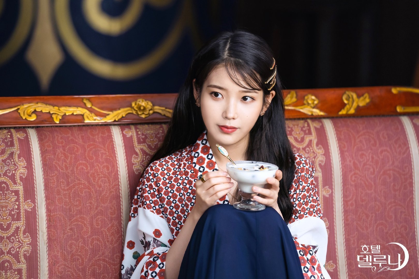 IU[超话]   🐥 IU韩国第一女solo  2019年时光机🐥IU 《德