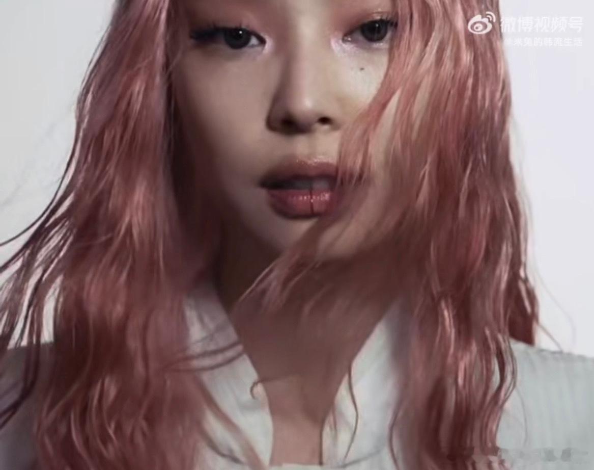 #jennie染粉发##jennie全新粉发造型#jennie全新粉发造型，妮宝