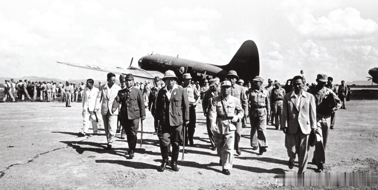 1945年8月21日湖南芷江机场，由日军中国派遣军总司令冈村宁次派遣的洽降使节今