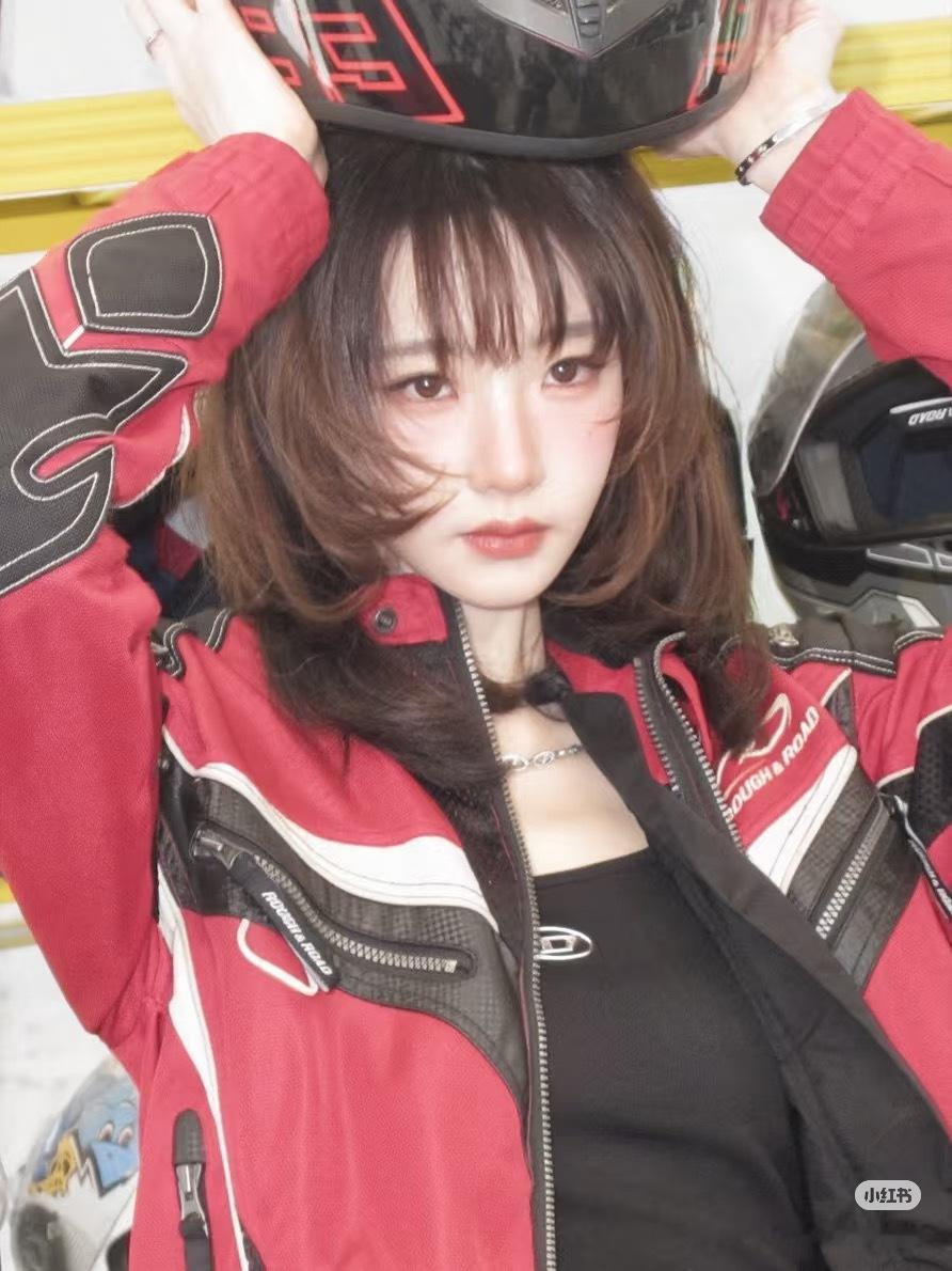 张艺凡这个妆造好美 发型好适配哦 