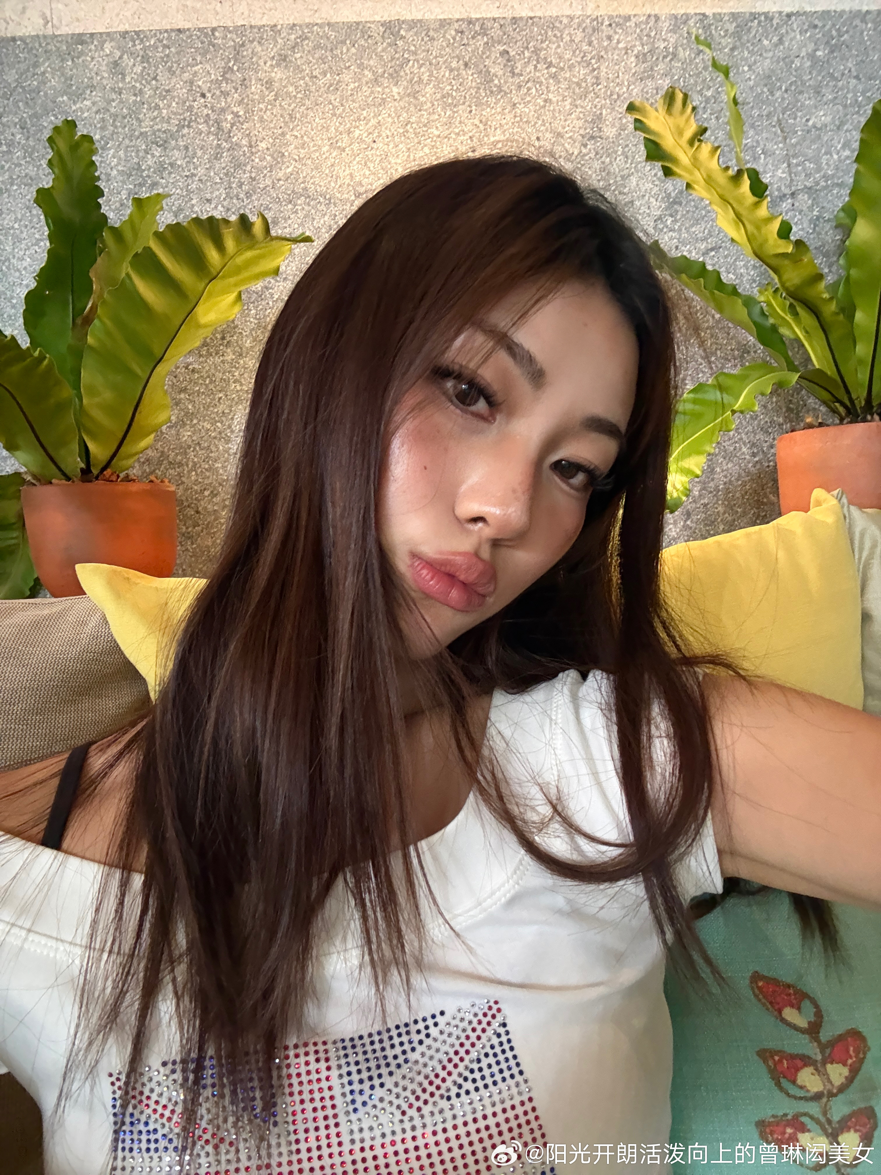 一些没发完的泰国plogp1 在酒店楼下等车时的骚美自拍一张p2 三骚咪每天一起