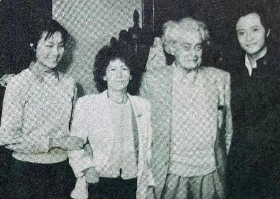 陈烨 史钟麒合作过电影，后来都去了美国
图一图二 1980年拍摄《丹凤朝阳》期间