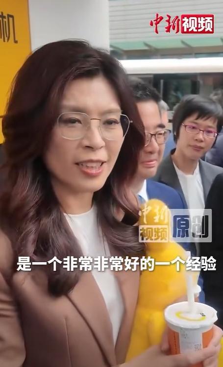 一个台湾政客，短短两天里，在不同场合反复三次提到同一家大陆企业，你以为她在做宣传