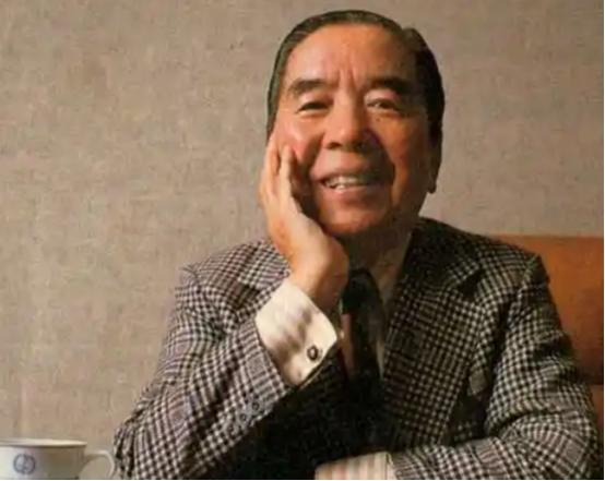 1985年，"世界船王"包玉刚被查出患上癌症，膝下无子，只有四个女儿。他把四女婿