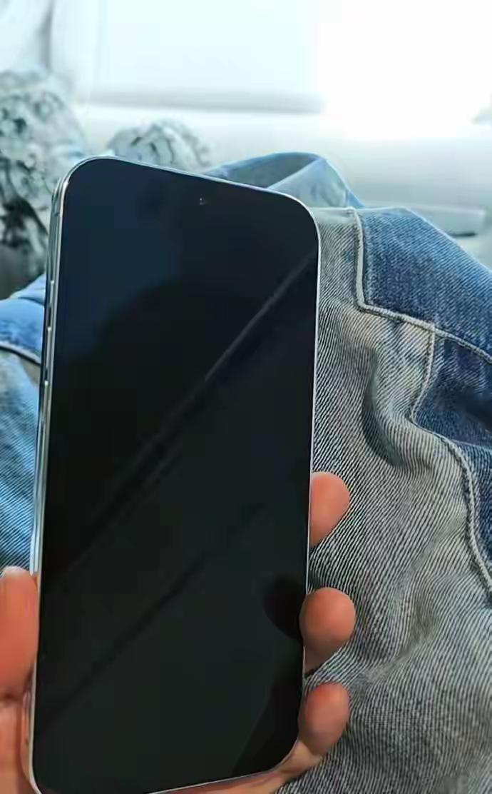 的阵子才说是让手下员工每个人必须要下载所有APP平台，还说是如果是有一万粉丝奖一