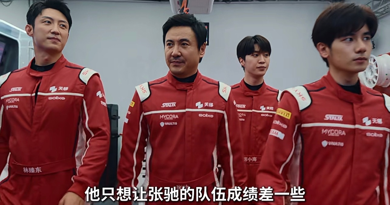 飞驰三部曲所有的都是资本赌车局，只不过三次张弛都赢了而已，资本都不希望张弛赢飞驰