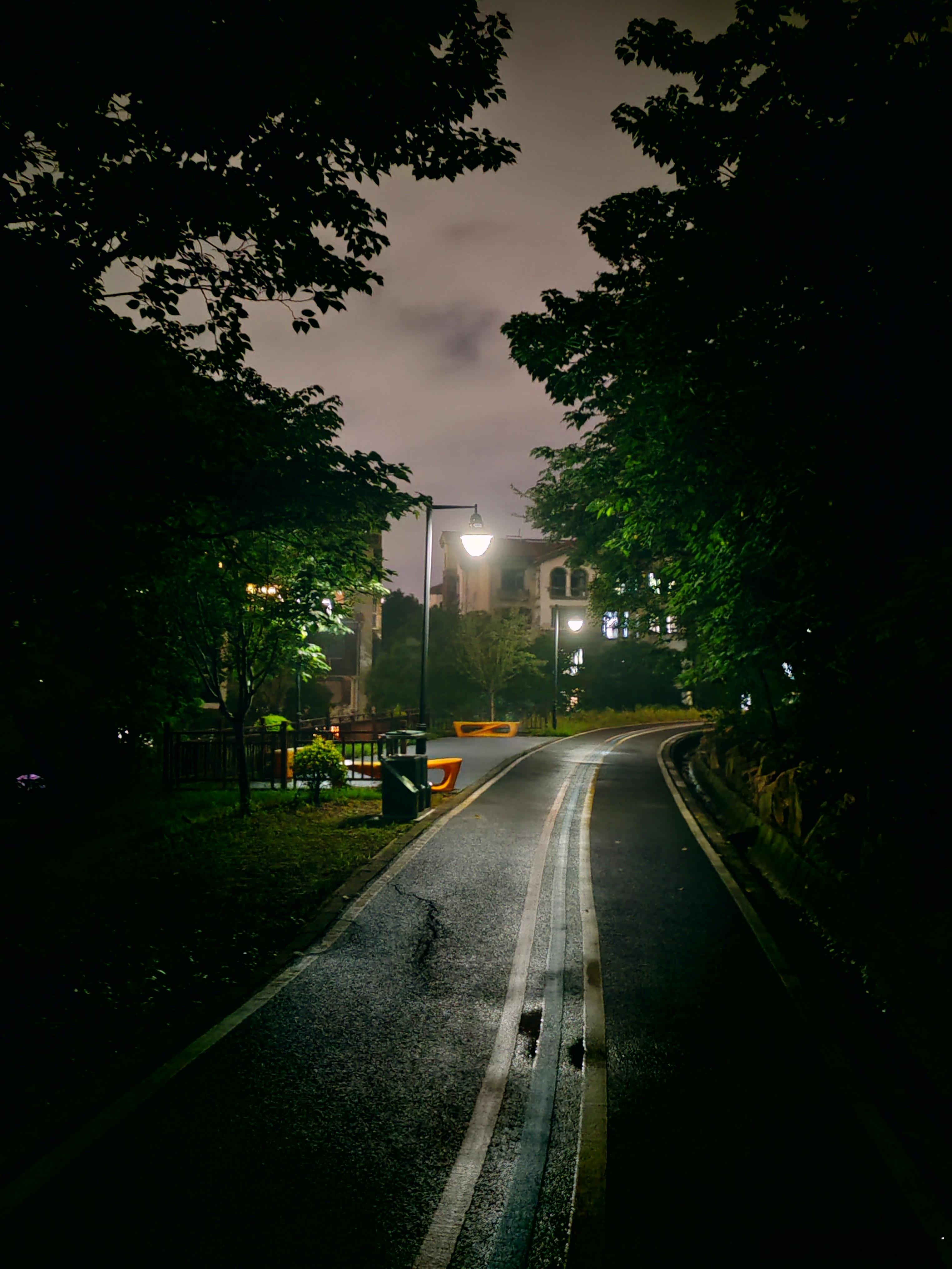 坚持运动打卡 今天完成每日1万步 ，今晚温度不高，锻炼身体很舒服……生活手记江南
