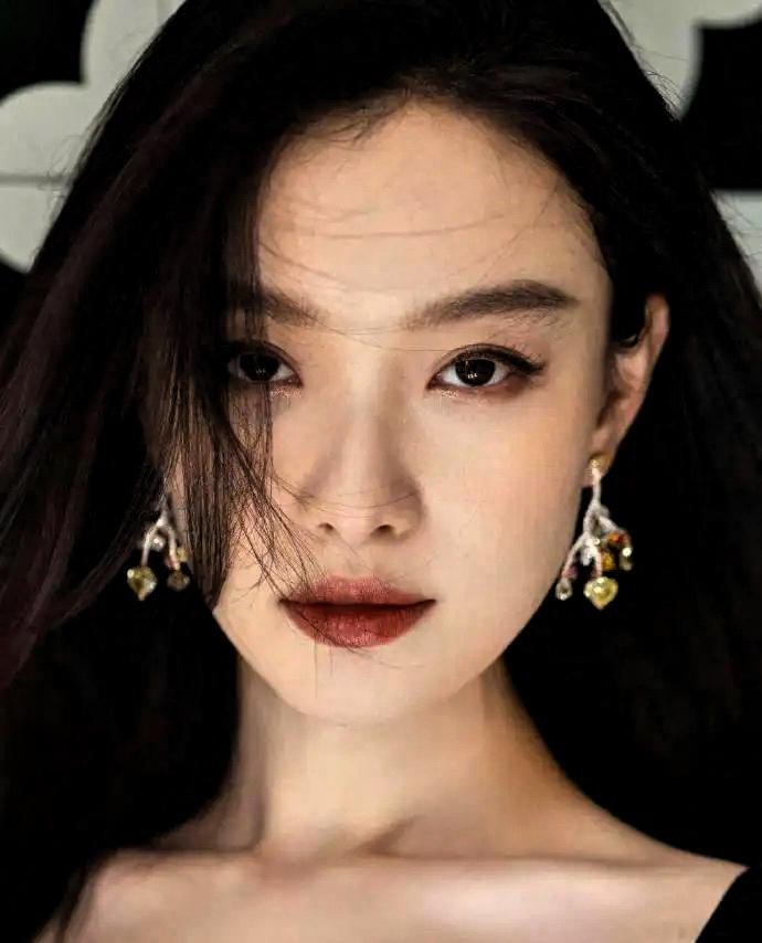 倪妮发律师函硬刚造谣的样子，跟20年前王菲怼行业套路的劲儿太像了——管你是多大的