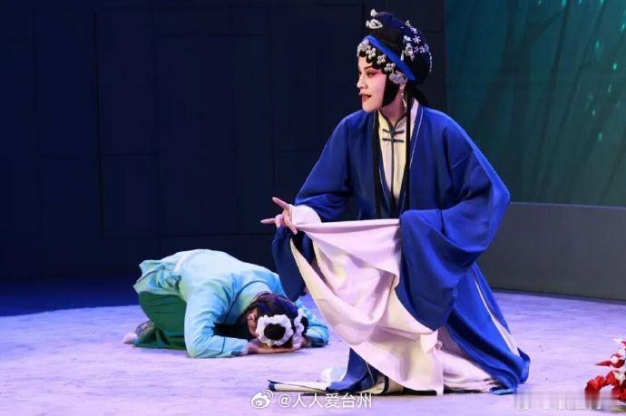 【太全面了从婺剧到台州乱弹青年演员跨越剧种的坚守 】1989年叶梅勤出生在一个普