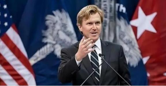 美国还是有头脑清醒的人的，美鹰派专家科尔比告诫美国人：别上俄、印、欧的当了，如果