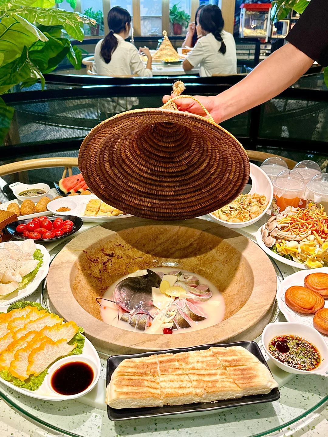 在济南！吃到了巨鲜的一顿！适合带老人小孩来吃！ 这家八年老店，店里全是...