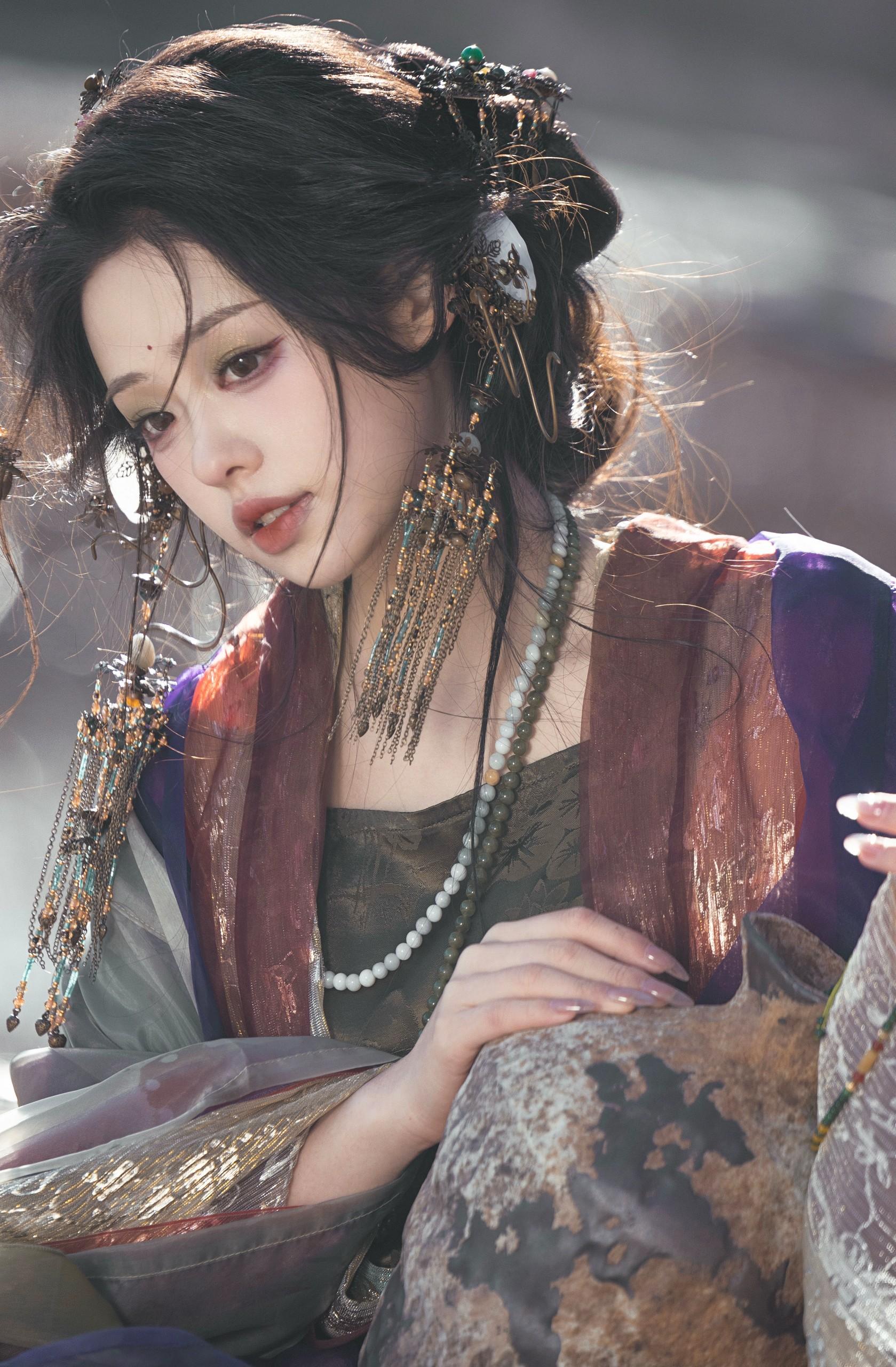 ‘ 留得残荷听雨声 ’。