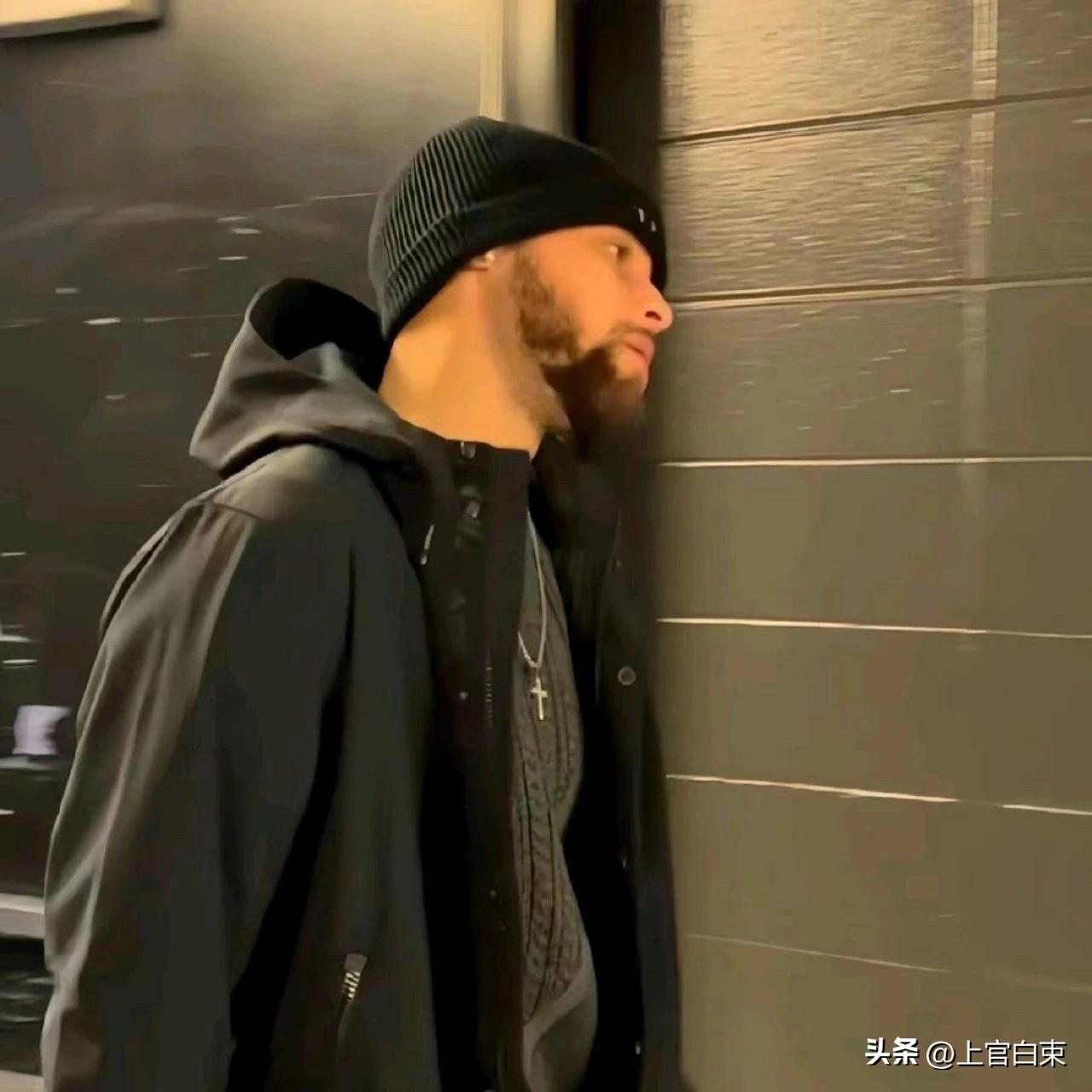 库里如果今年没进季后赛，那么他：
未能进入季后赛次数＞夺冠次数。
库里——7次未