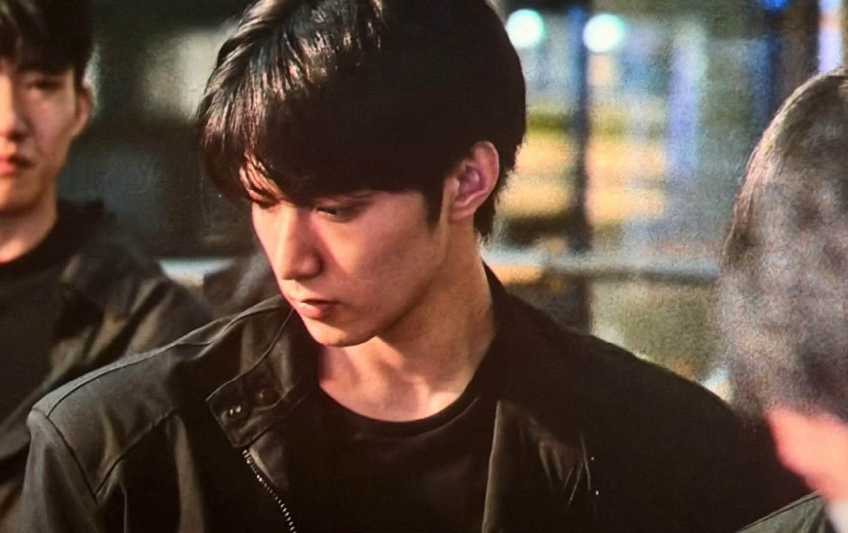 惊蛰无声怎么回事，我不是在看惊蛰无声吗，怎么穿越到TVB港剧里了，刘耀文你电影神