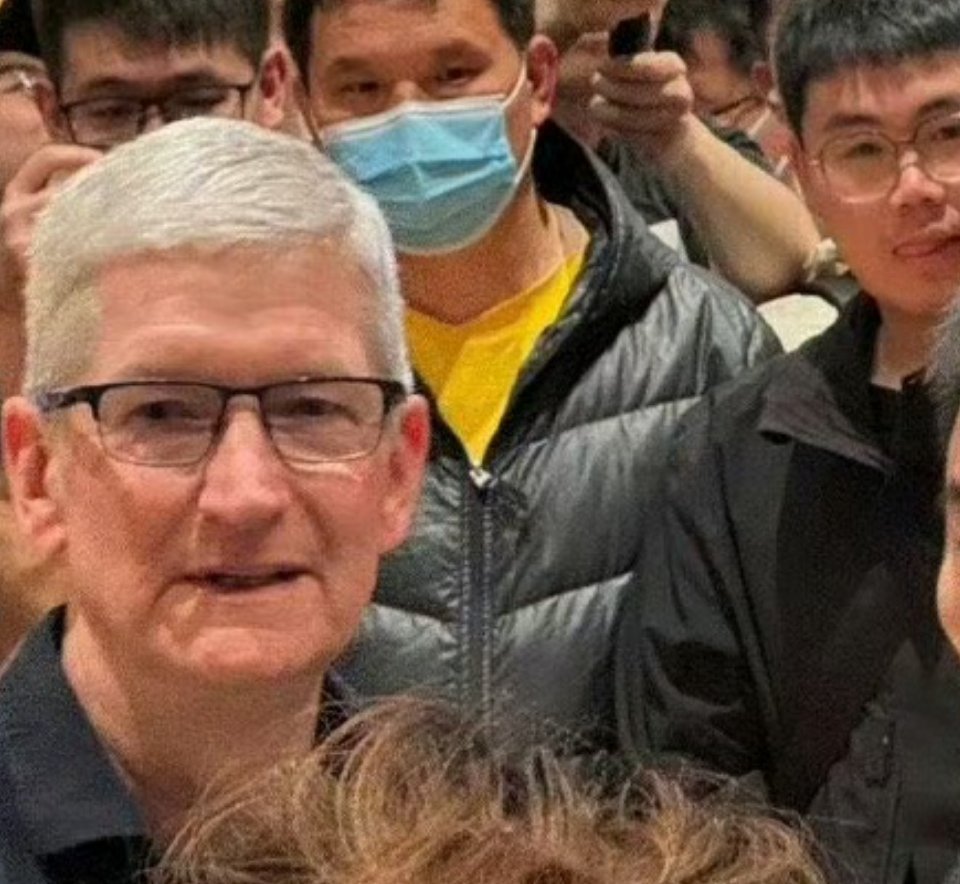 #库克体验世界首款iphone光追手游#看起来感觉很不错的样子，这个绝对是有被惊