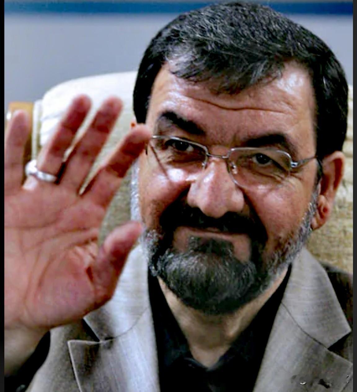 穆赫辛·雷扎伊
穆杰塔巴的军事顾问，
伊朗最高决策层的核心战略智囊，
他对革命卫