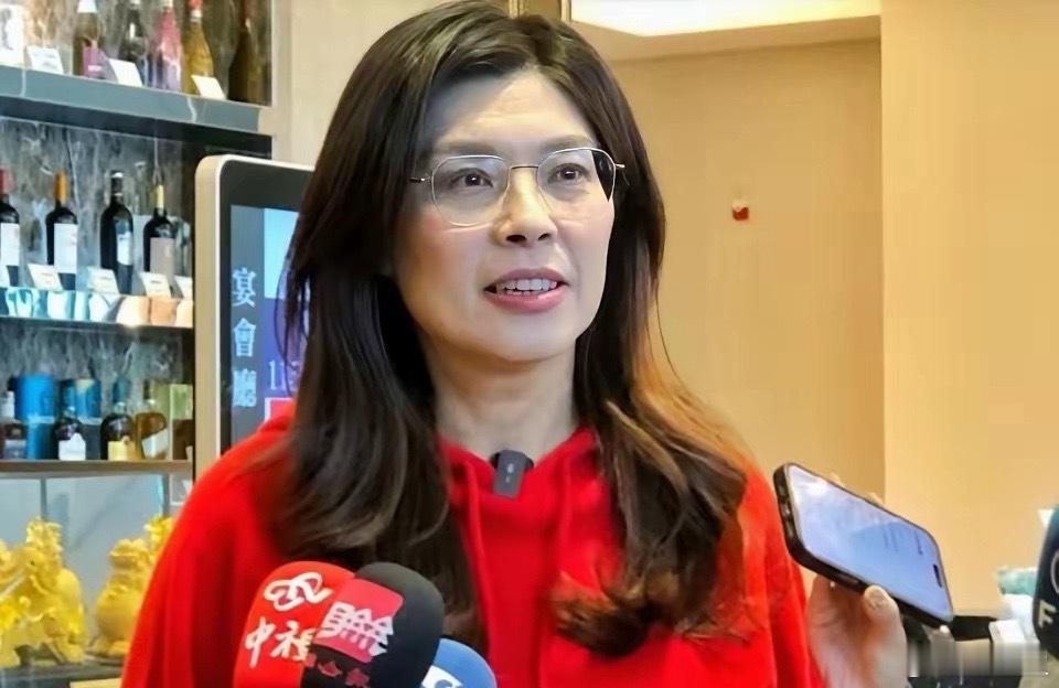 台中市长卢秀燕呼吁台中提名民调尽早启动，国民党主席郑丽文8日强硬回绝，直言按制度