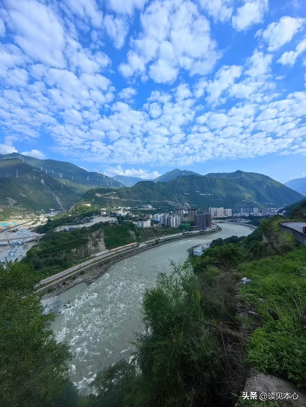 复旦大学陈果教授说："男人是没有爱的，他非常理性，男人生来骨子里就只有两种东西：