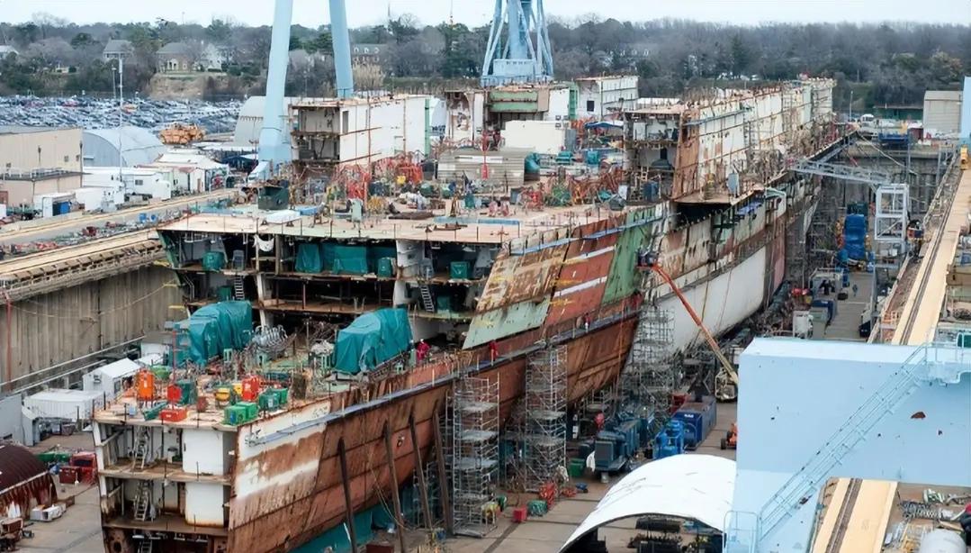 福特号三千天毛病多，福建舰入列显本事

今个儿福建舰正式入列，全国高兴，美国人心