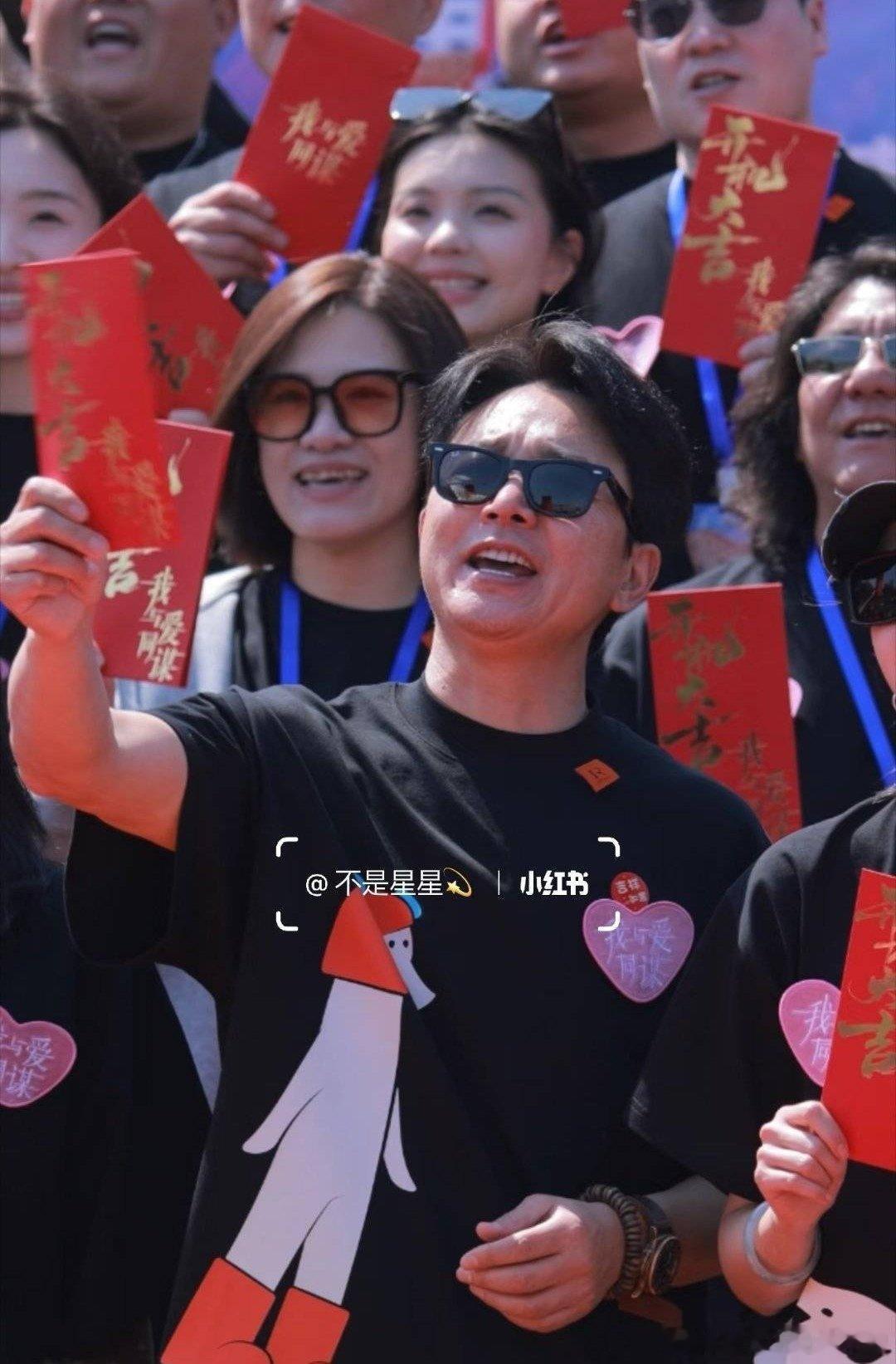 刘奕君王鸥特邀出演我与爱同谋我与爱同谋开机 开机消息一出直接炸锅，刘奕君的沉稳演