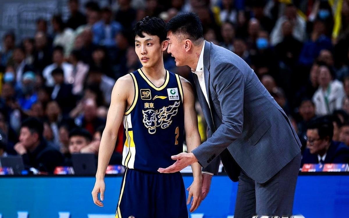 说句扎心的大实话吧，今年的CBA，谁想拿冠军，拼的早就不是国内那几个球星了。
看