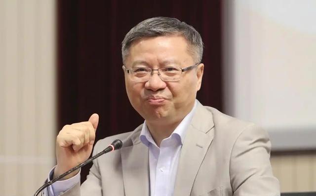 复旦教授张维为一句话，揭开了美国的遮羞布：美国一旦在台海和中国开战，他们将不再是
