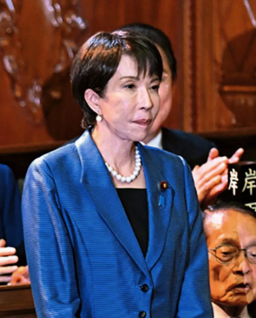 老祖宗说相由心生，我以前是不太信的。直到我看到了高市早苗。那张脸，怎么说呢，不是