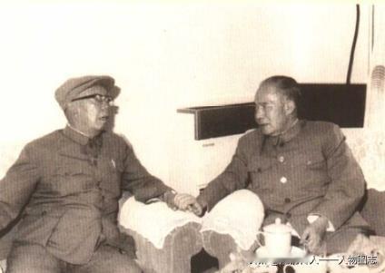 左为黄欧东，右为陈丕显。