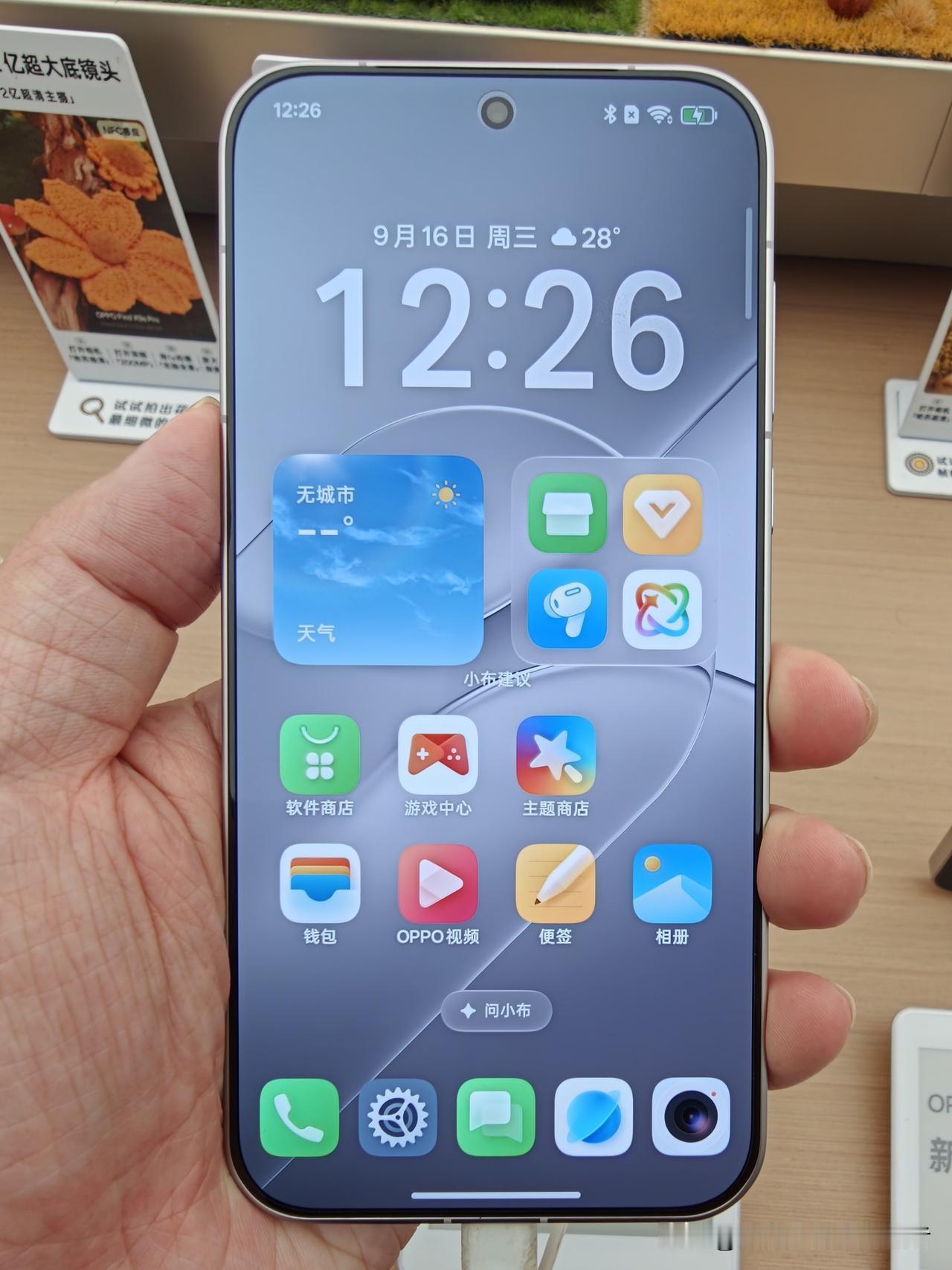 线下店摸了一下OPPO Find X10 Pro Max，因为还未发布，功能没有