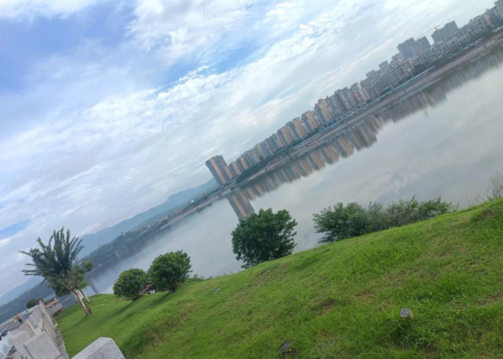 大四女生15天开发APP获苹果大奖
亲爱的朋友们大家好，我是海林小百科，今天我们