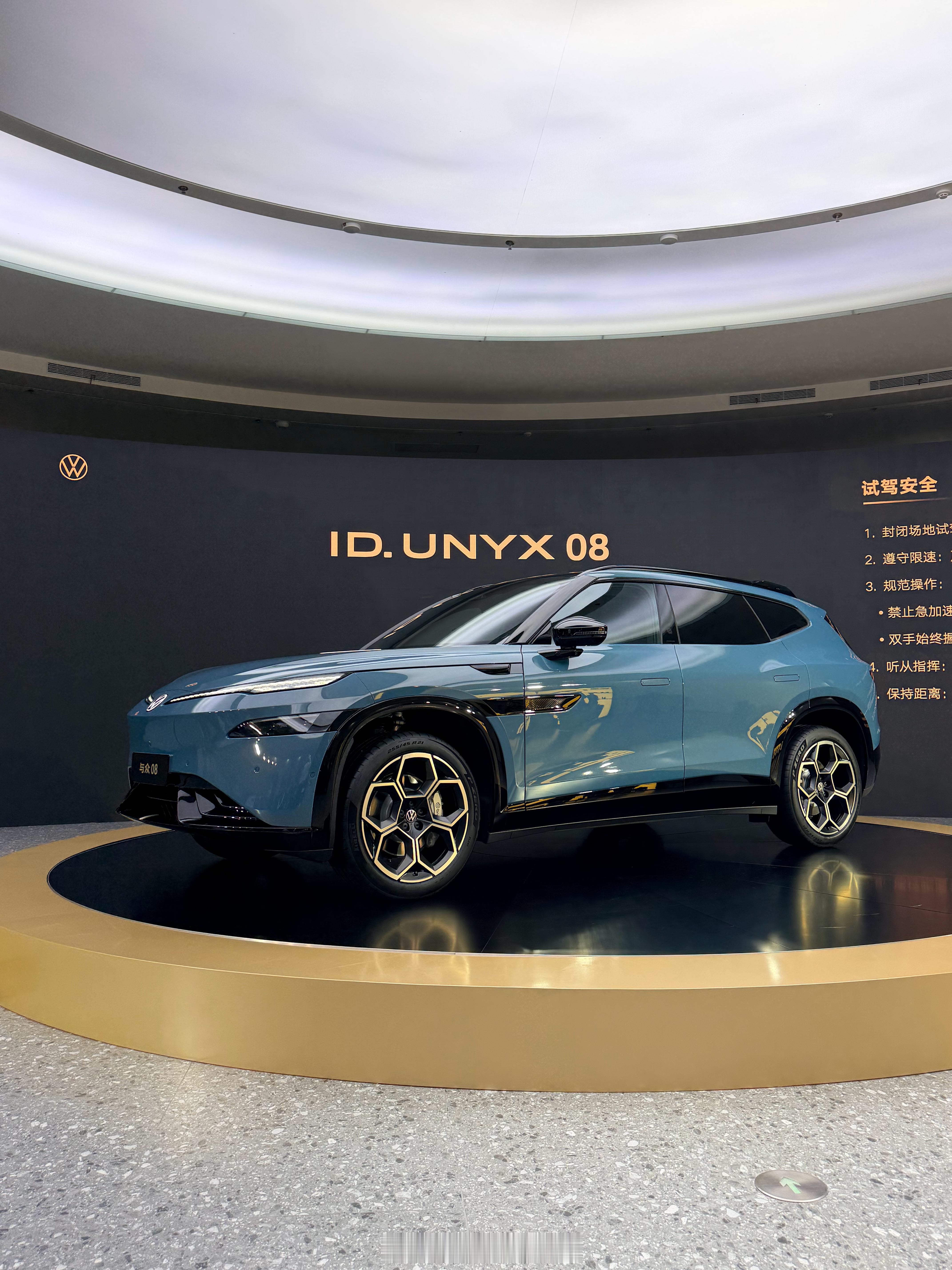 与众08一个中国顶级智驾+智能座舱+德国驾驶质感的大众 