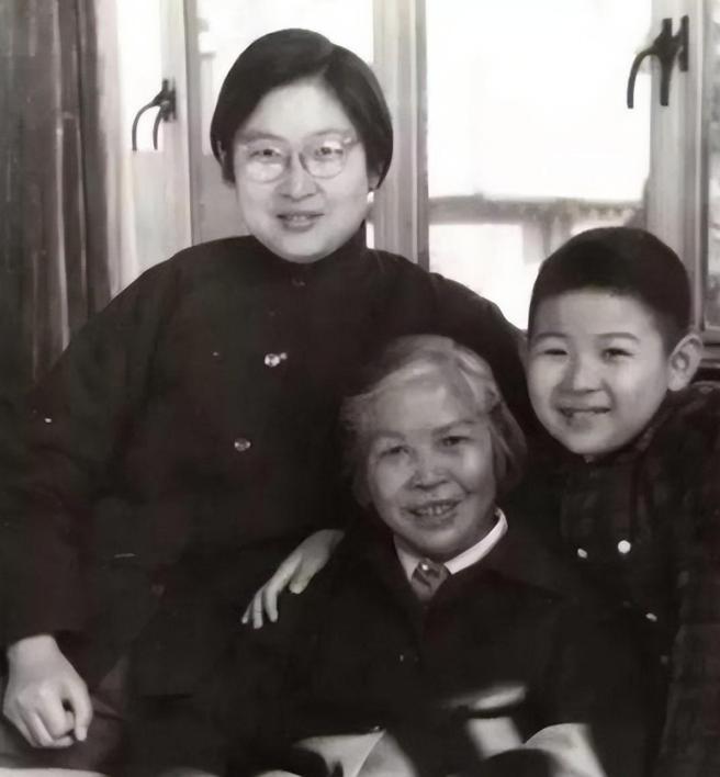 他是毛主席的外孙，相貌英俊，为人低调谦逊，如今62岁仍在奋斗

孔继宁，作为毛主