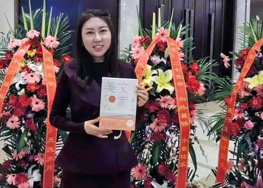 她的诗又火爆全网了。招来无数口舌，请问这公平吗？
一个年轻的女孩子，在文学起步的