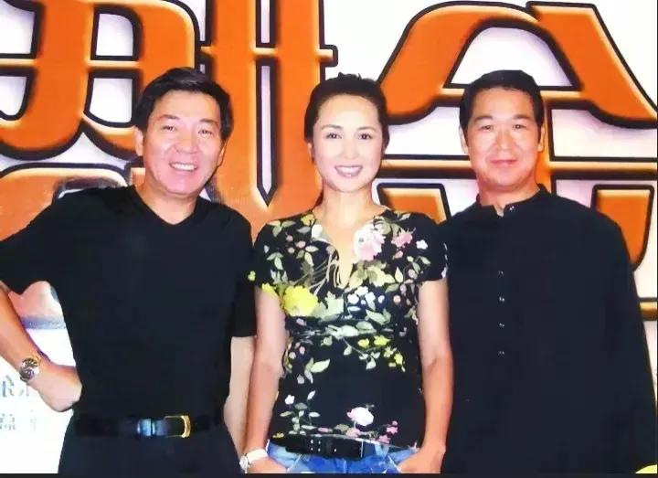 《金婚》拍摄于2006年，那可真是蒋雯丽、张国立、郑晓龙大放异彩的一年。   女