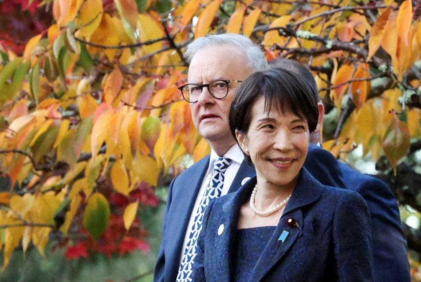 日本的外交是什么的争论一直存在已久，战后的日本成为美国的盟友，在外交上追随美国。