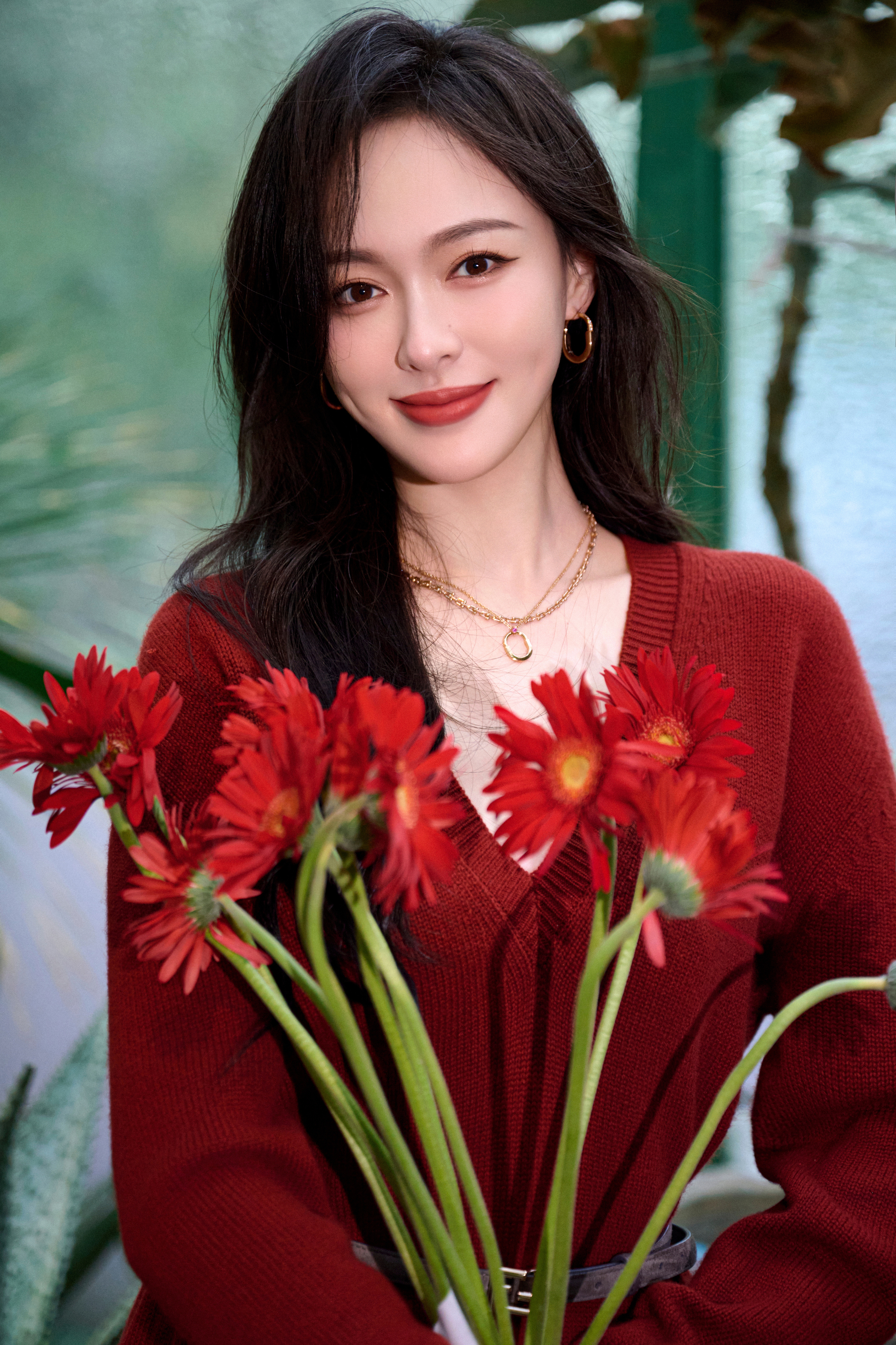 唐嫣[超话] 被氧气包围，定格今日的自在松弛。 ​​​