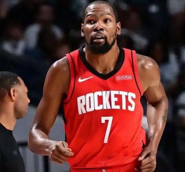 唏嘘！赛季还没结束火箭已经后悔引进杜兰特！
 
几个月前，火箭刚换来杜兰特那会儿