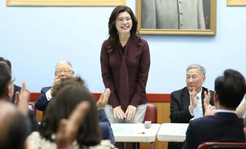 .郑丽文：两岸现在没有条件讨论统一！
你听听这话，说得那叫一个理直气壮，那叫一个