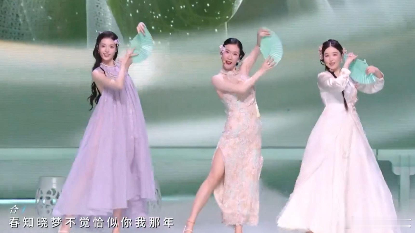 以舞台为媒，传正向之声🎤，节目打破界限、凝聚美好，展现追光者们的坚韧与从容，用