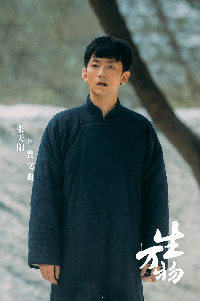生万物开播守着田埂边的光景，触摸麦芒上的阳光，听风里藏着的家常。期待播出！生万物