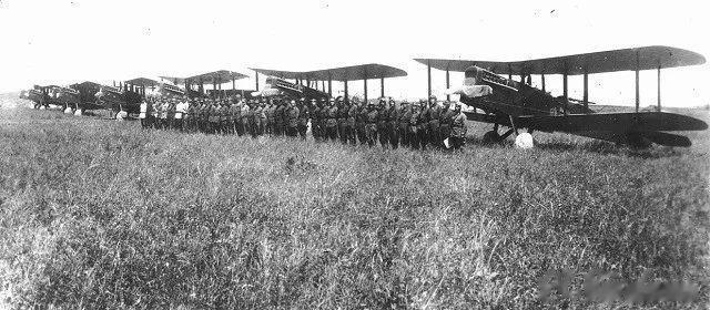 1924年11月，西北军收编直军飞机10余架，在张家口成立西北航空处，以王乃模为