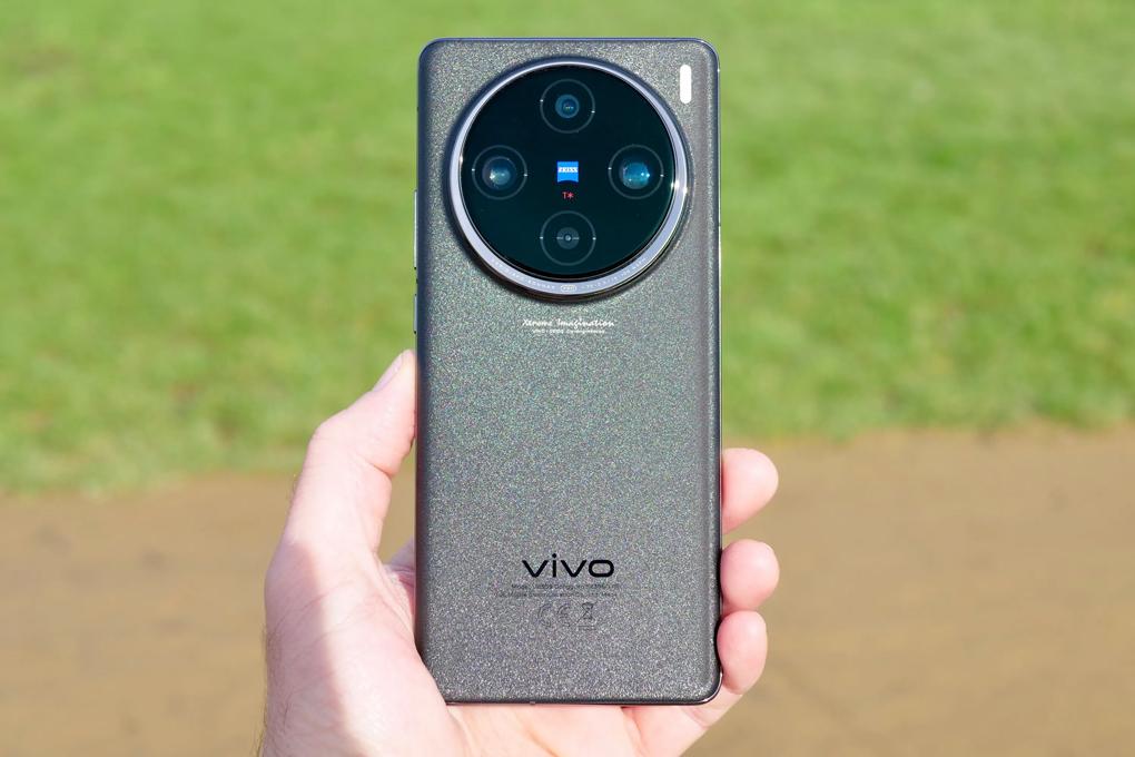 看了一下网友对vivo X100 Ultra的评价，主要就是偏贵，除了屏幕一般之