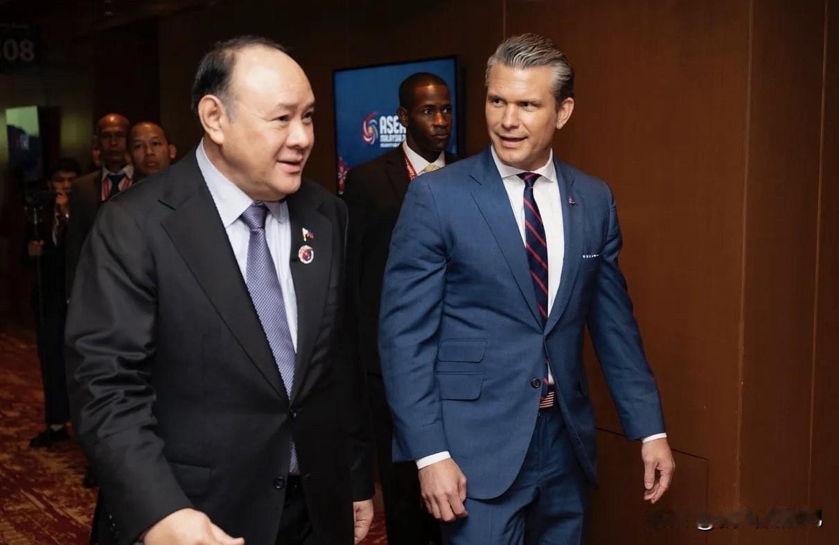 美国战争部部长赫格塞斯与菲律宾国防部长特奥多罗举行会谈，双方聚焦于深化长期防务伙
