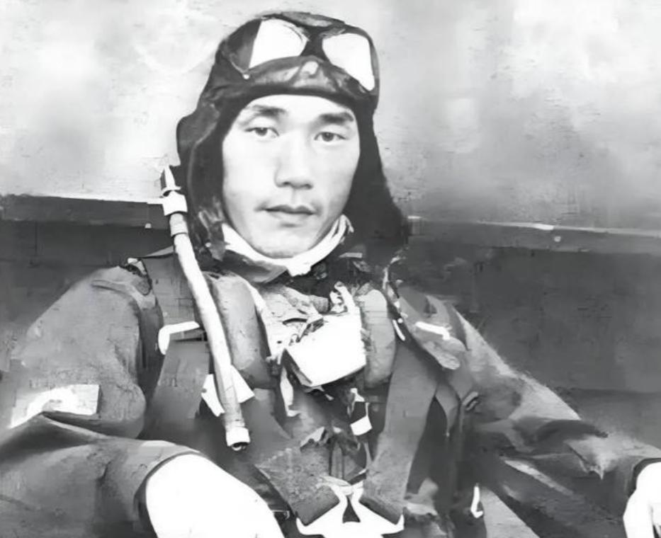 1939 年，日军王牌飞行员藤田雄藏跳伞后，竟用手枪打死发现他的中国船工。我军战