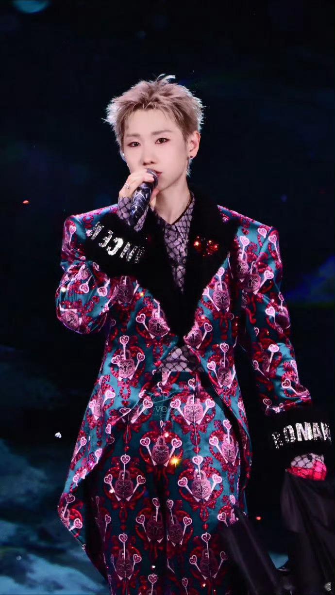 汪苏泷以一道闪电启动明日世界汪苏泷这也太明日世界了 每一次听汪苏泷的演唱会都是一