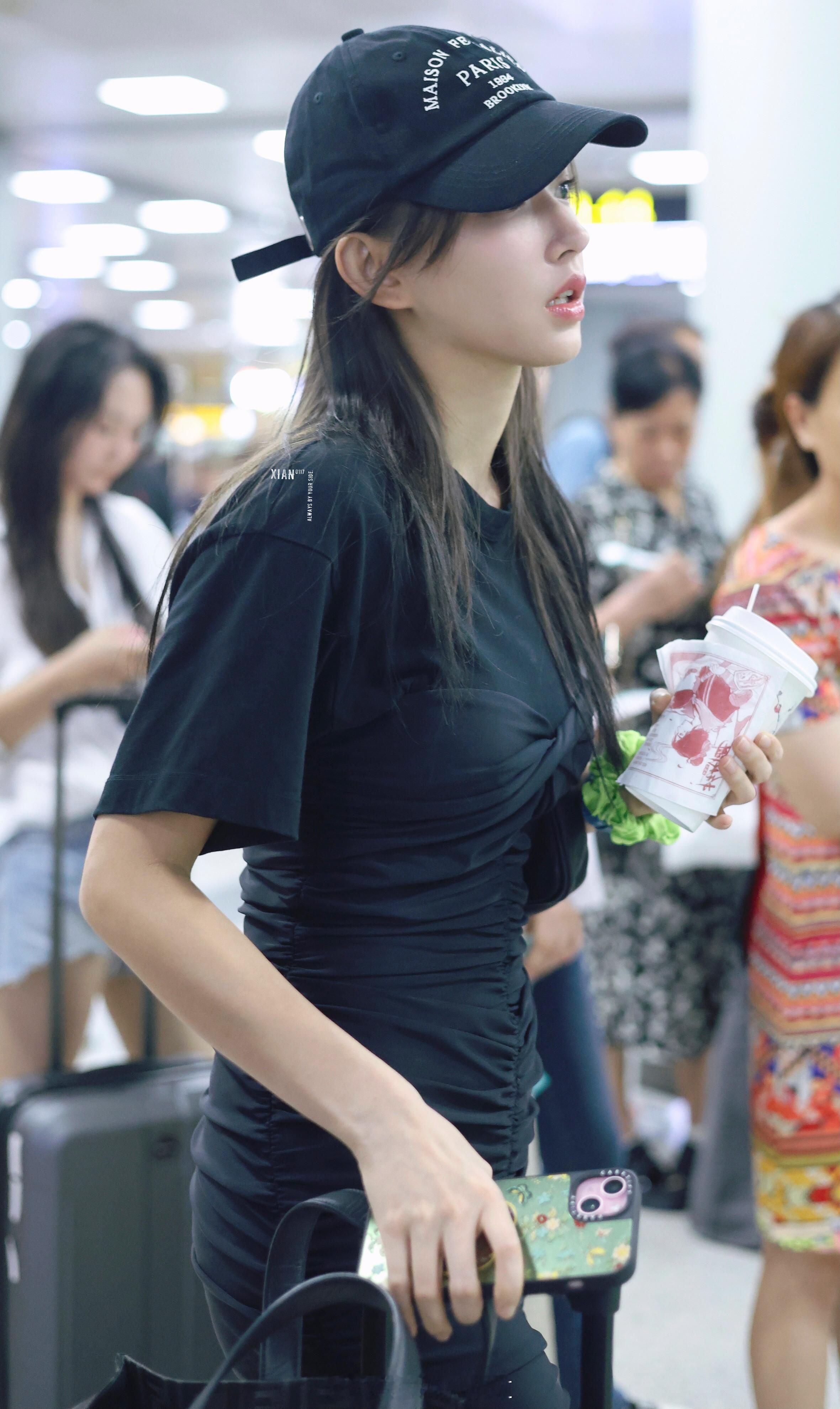 程潇机场私服美拍 