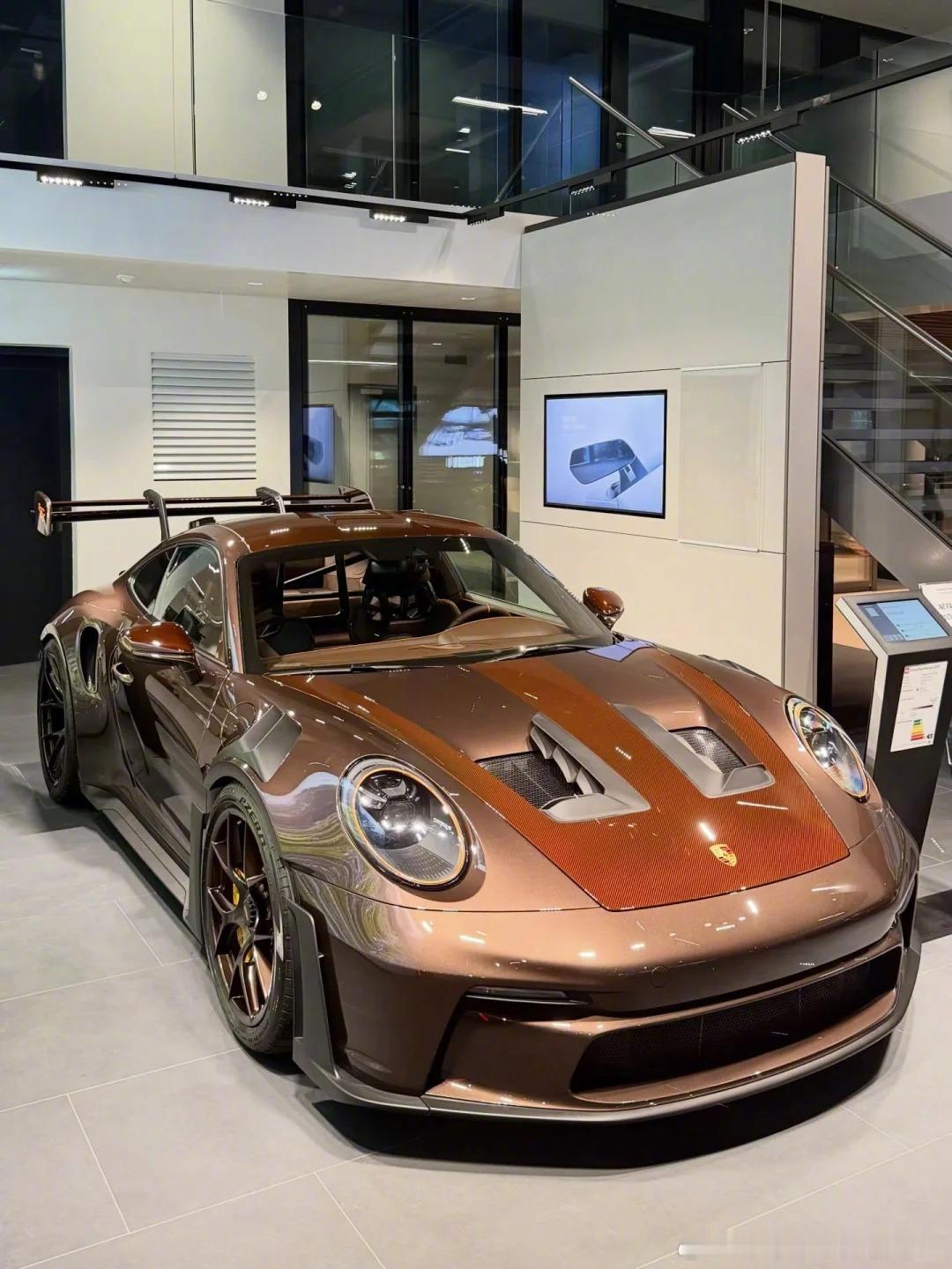 棕内棕外的Porsche 911 GT3 RS，让人好想吃巧克力