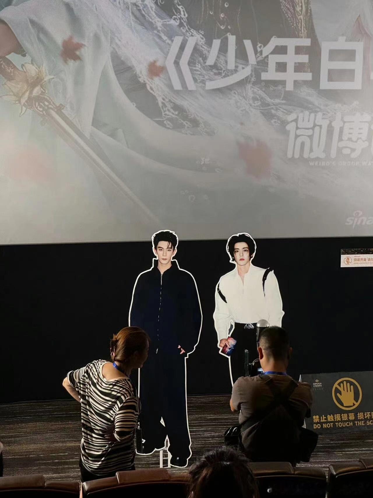 #侯明昊夏之光人形立牌同框##侯明昊夏之光人形立牌#侯明昊夏之光人形立牌，哇塞哇