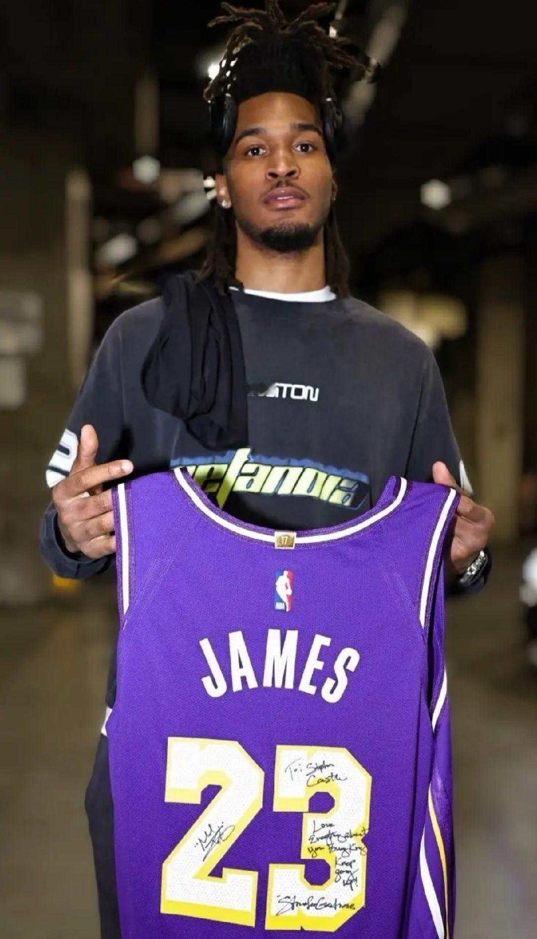 提问，卡斯尔这个詹姆斯to签的球衣如果挂到咸鱼上能卖200块钱不？nba超话陪聊