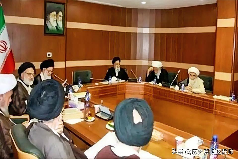 据传伊朗最高领袖有六位候选人!

伊朗有媒体声称：专家会议正在审查的人选是阿拉菲